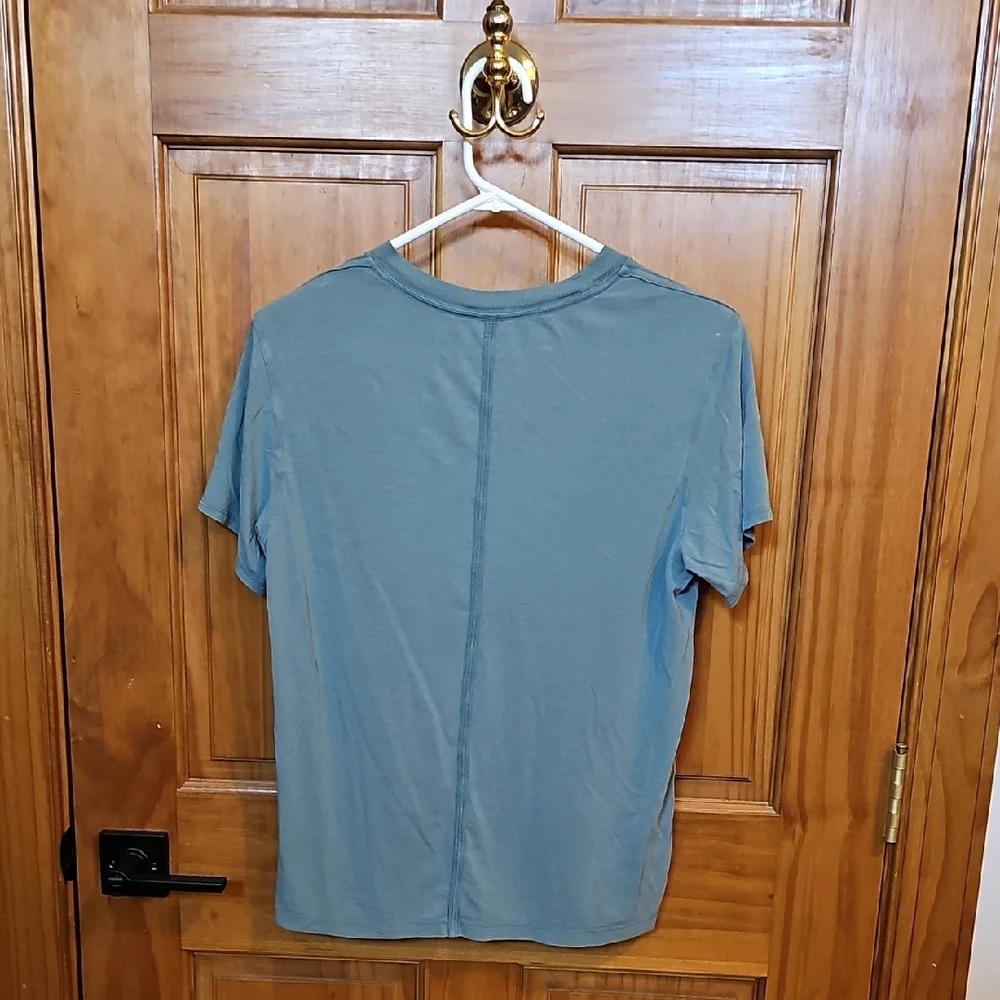 GUC Lululemon athletica Sage Green Short-Sleeve Crew Tee - Picture 3 of 3